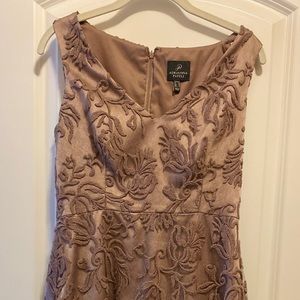 Adrianna Papell pale purple v-neck dress size 6